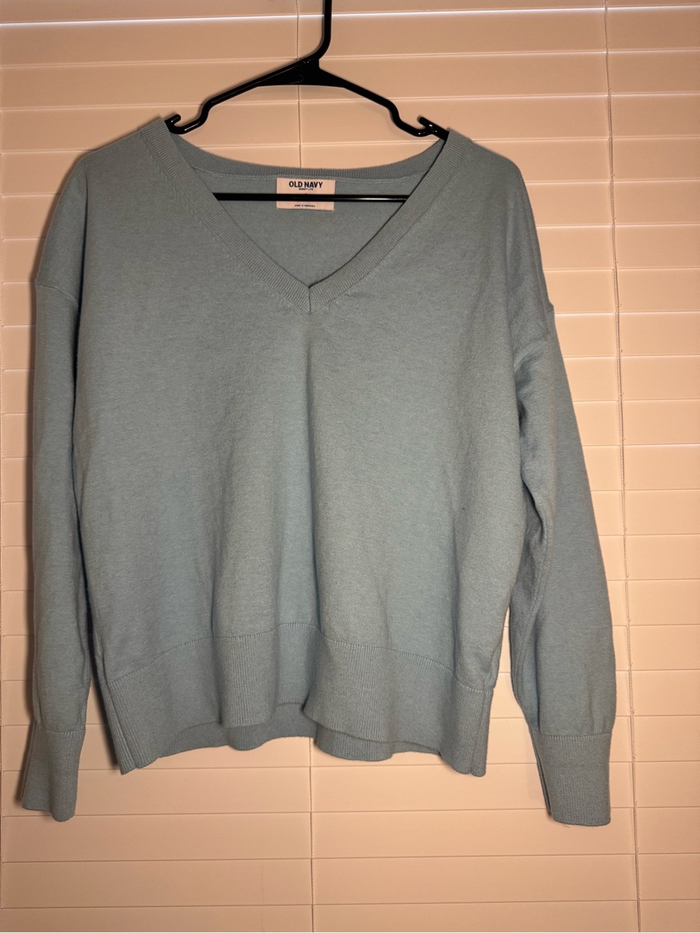 Old Navy Women's V-Neck Sweater in Light Blue